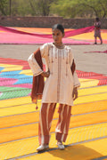 Aaina dori